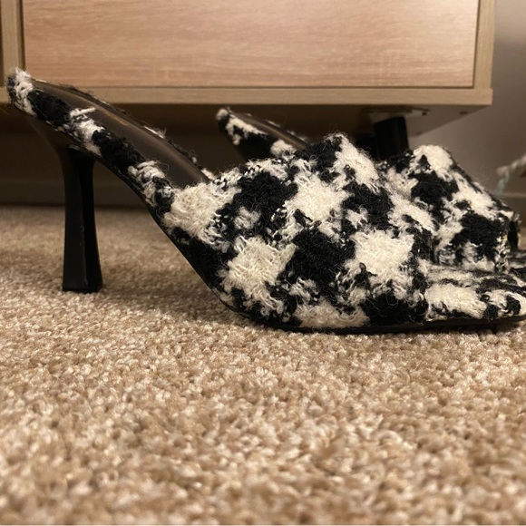 SOLD ❌ Open Toe Fuzzy Houndstooth Heels - Picture 3 of 5